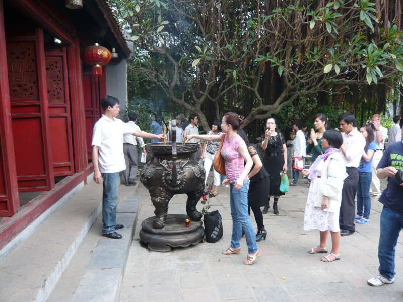 Au temple Ngoc Son